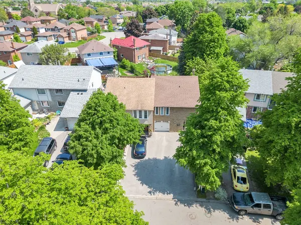 Brampton, ON L6Z 1G3,62 Amberwood SQ