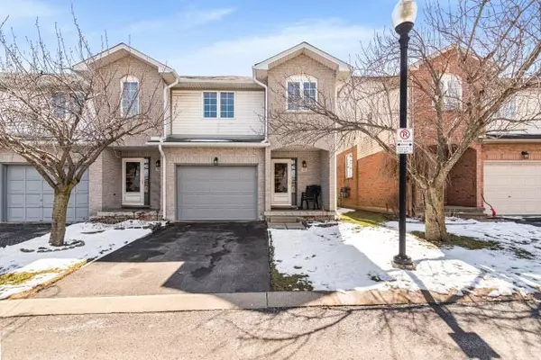 Hamilton, ON L8J 3V7,800 PARAMOUNT DR #32