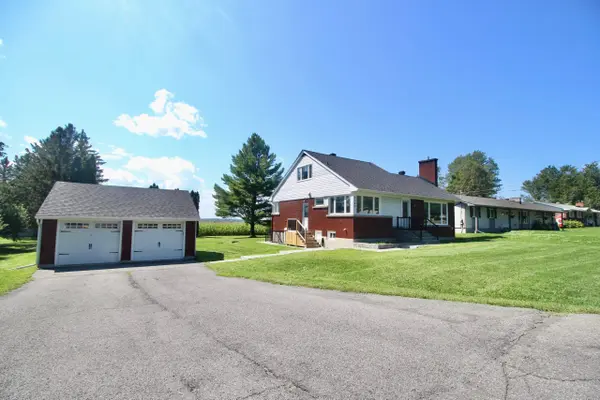 5543 Old Richmond RD, Ottawa, ON K2R 1G4