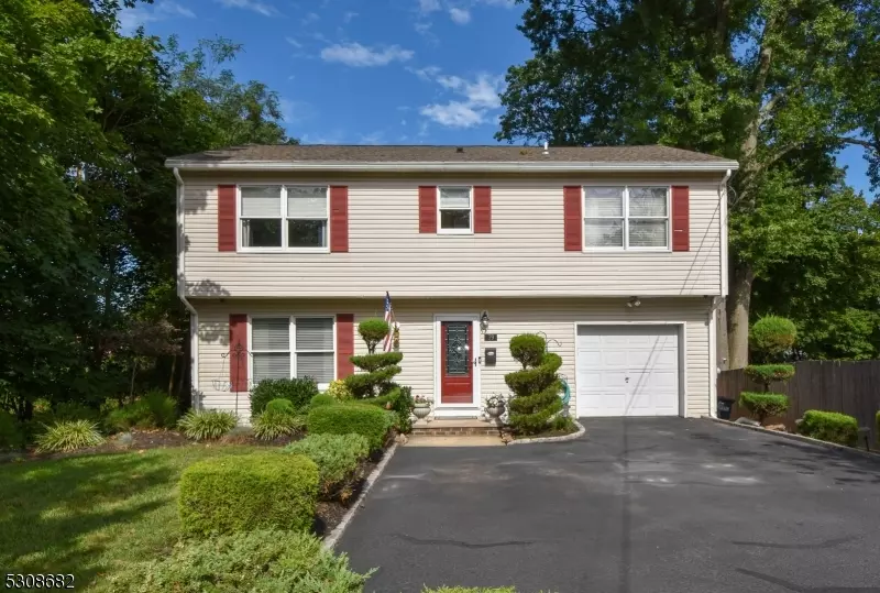 39 Midway Ave, Fanwood Boro, NJ 07023