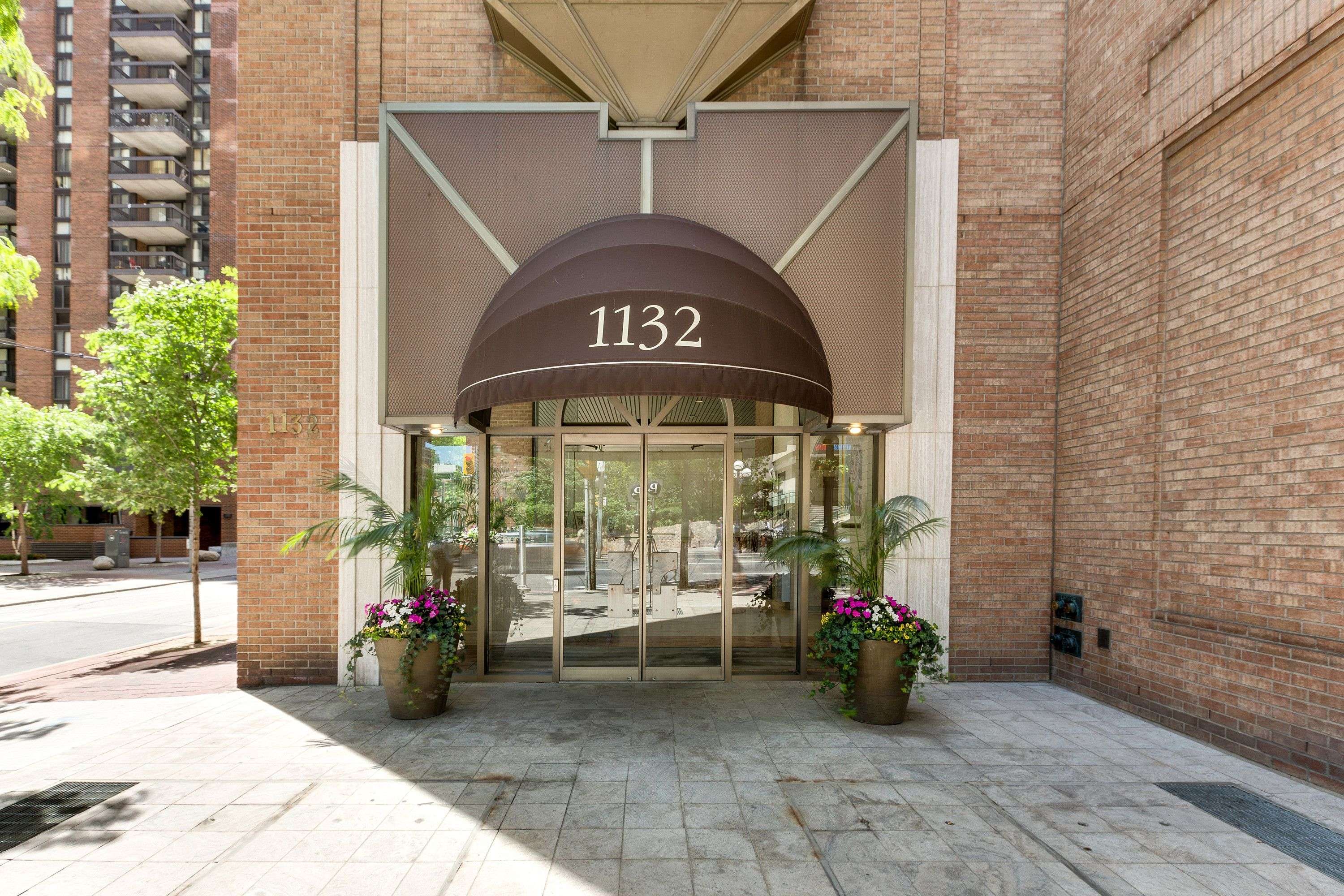 Toronto C01, ON M5S 2Z4,1132 Bay ST #1702