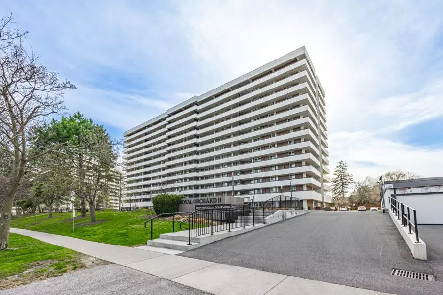 Markham, ON L3T 4P3,80 Inverlochy BLVD #1406