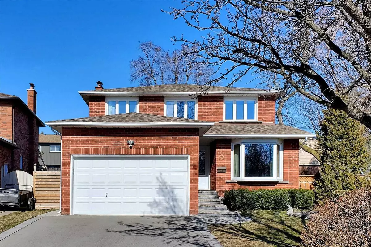 Oakville, ON L6H 4S1,32 Roslo CT