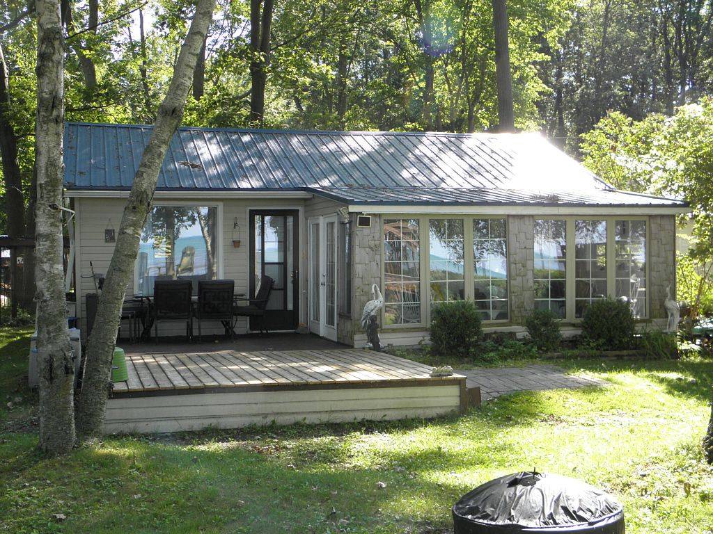 Lambton Shores, ON N0N 1J2,9891 Lake RD