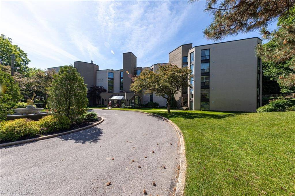 Gananoque, ON K7G 2M3,50 MARKET ST ST #304