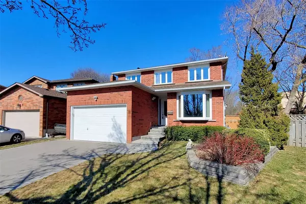 Oakville, ON L6H 4S1,32 Roslo CT