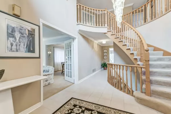 Oakville, ON L6J 6V1,2952 Kingsway DR