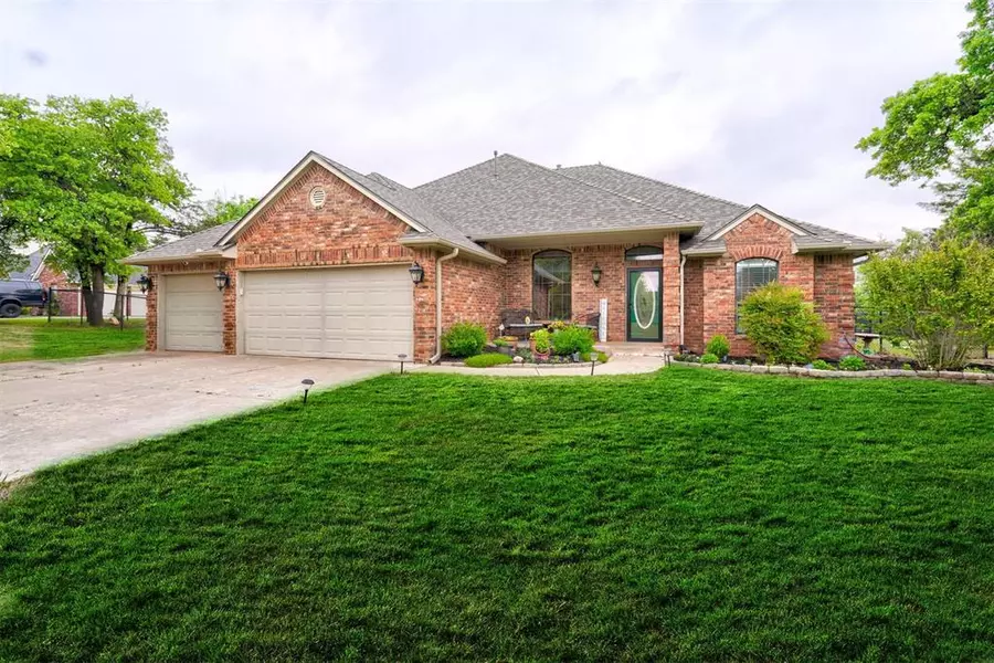 2374 Blue Spruce Drive, Blanchard, OK 73010