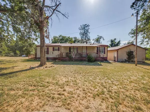 441 Fcr 161, Streetman, TX 75859