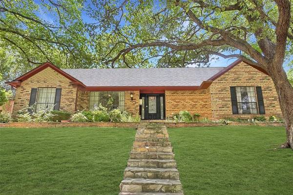 1816 Calais Road,  Fort Worth,  TX 76116