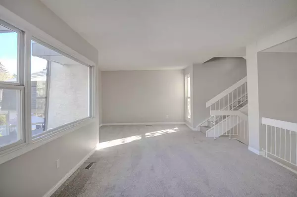 Calgary, AB T2W 1B6,373 Brae Glen CRES SW