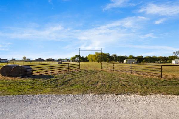 1A Lowe Road, Valley View, TX 76272