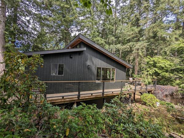 3739 Frigate Rd, Pender Island, BC V0N 2M2