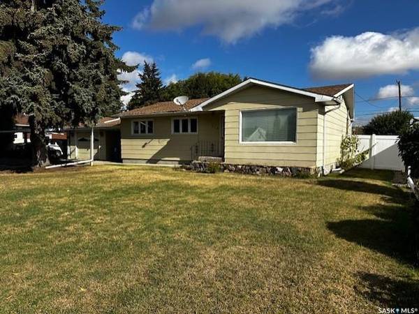 214 10th AVENUE W, Melville, SK S0A 2P0