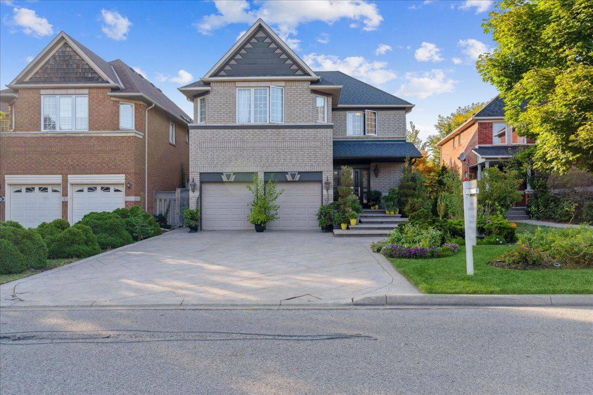 Oakville, ON L6H 6S9,527 Ravineview WAY