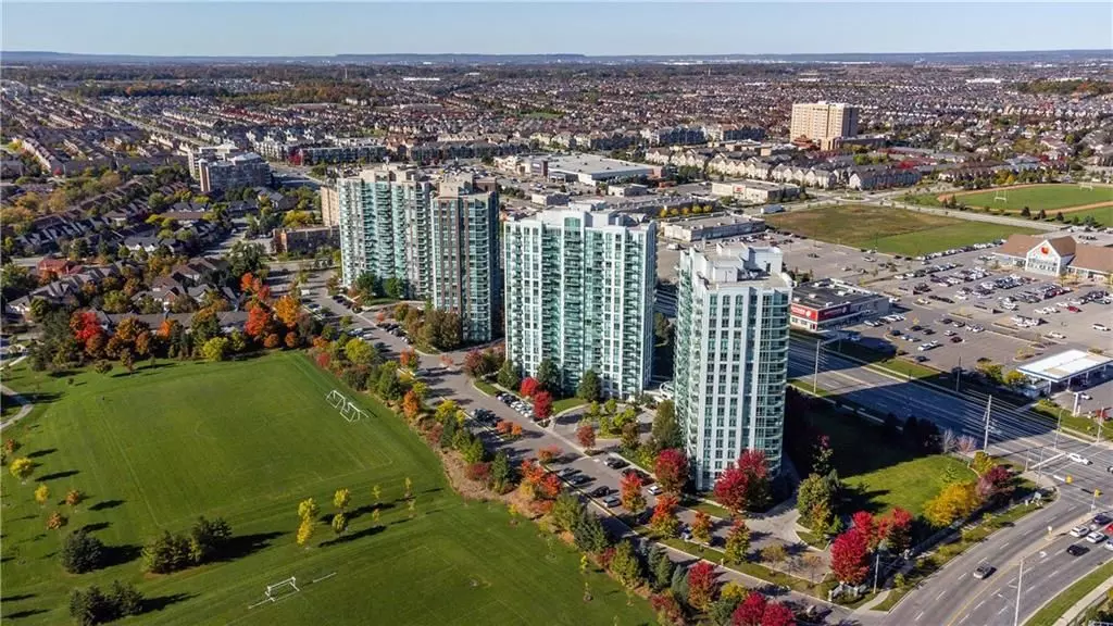 Mississauga, ON L5M 7S1,4850 GLEN ERIN DR #PH 3