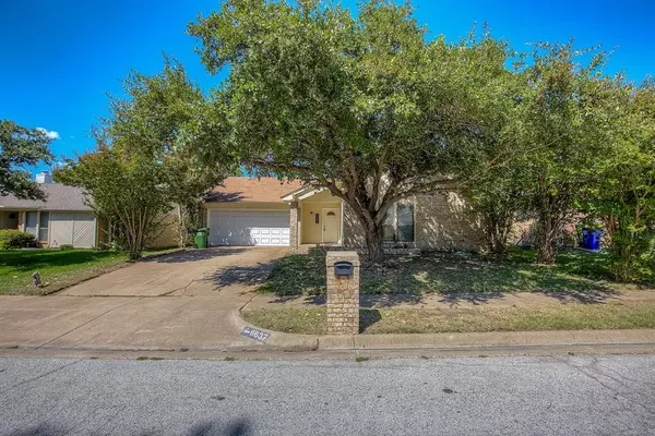 6637 Fair Oaks Drive, Watauga, TX 76148