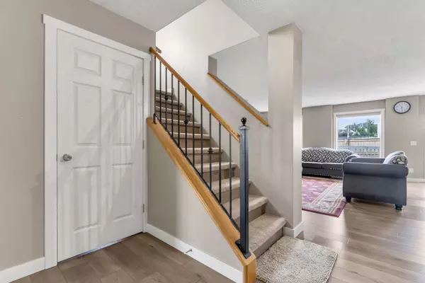 Calgary, AB T3J5B7,250 Saddlecrest Close NE