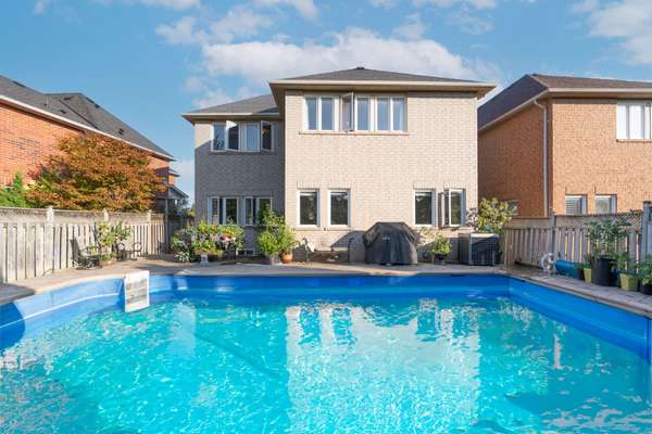 Oakville, ON L6H 6S9,527 Ravineview WAY