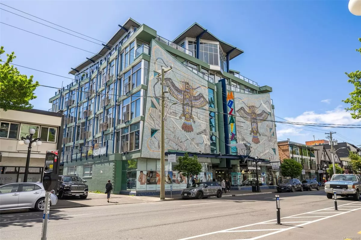 Victoria, BC V8V 5A1,1061 Fort St #P8