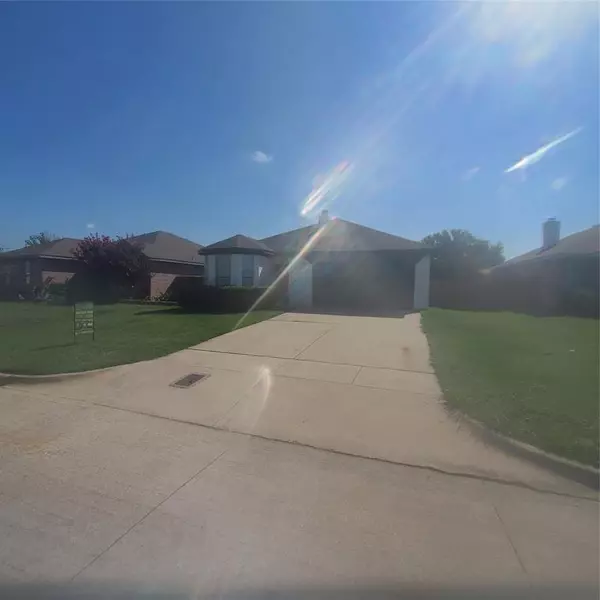 7208 Park Creek Drive, Fort Worth, TX 76137