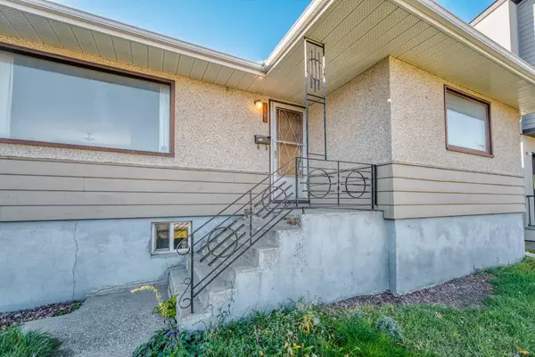 Calgary, AB T2E 4C7,2105 7 ST NE