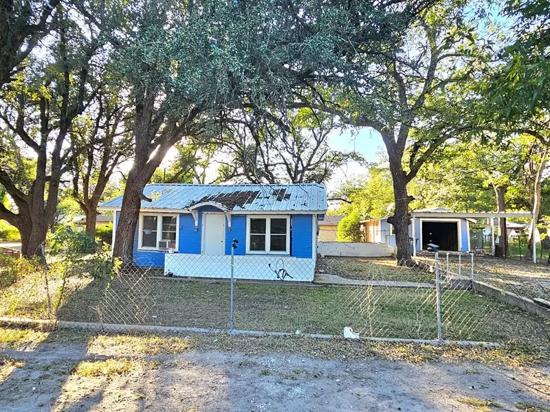 805 Jay St, Eden, TX 76837