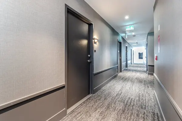 Oakville, ON L6H 3R6,297 Oak Walk DR #311