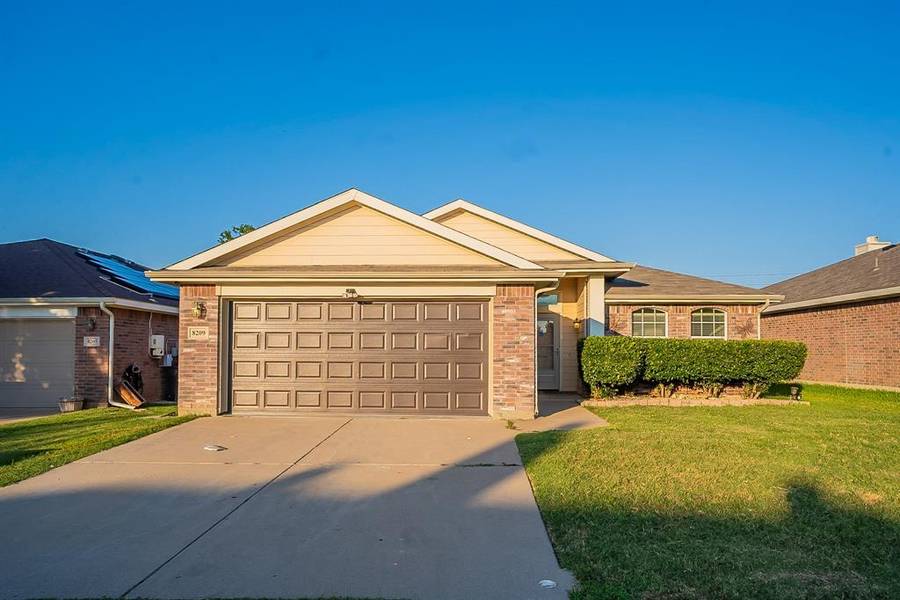 8209 Summer Stream Drive, Fort Worth, TX 76134