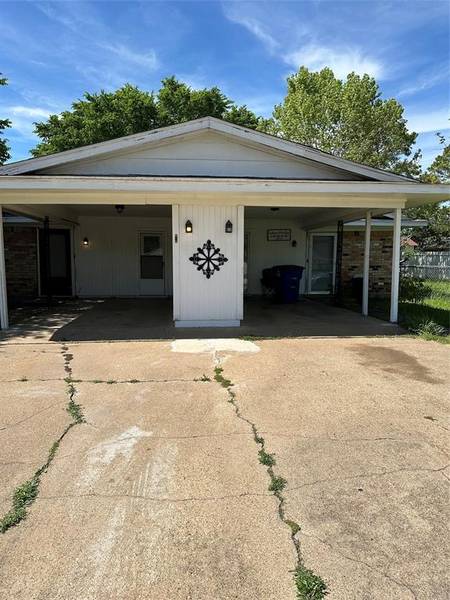 602 Casa Linda Street, Ennis, TX 75119