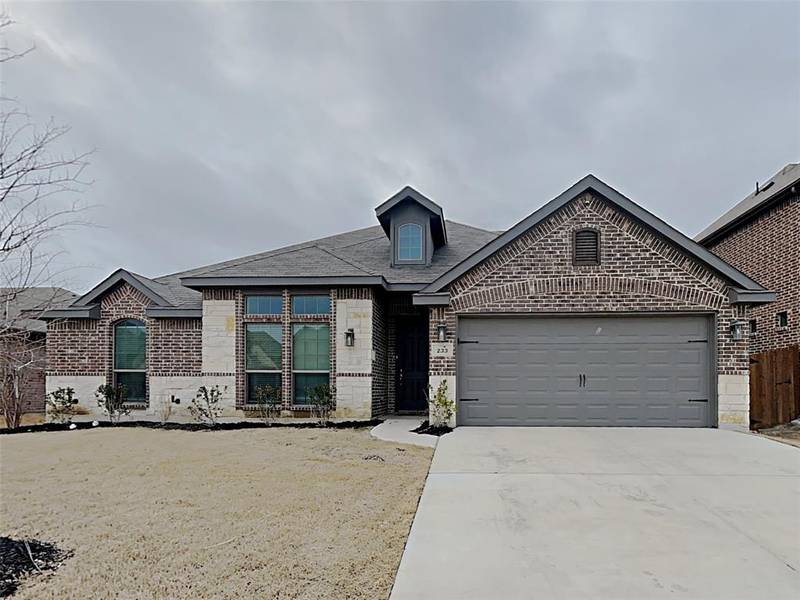 233 Sugar Creek Lane, Saginaw, TX 76131