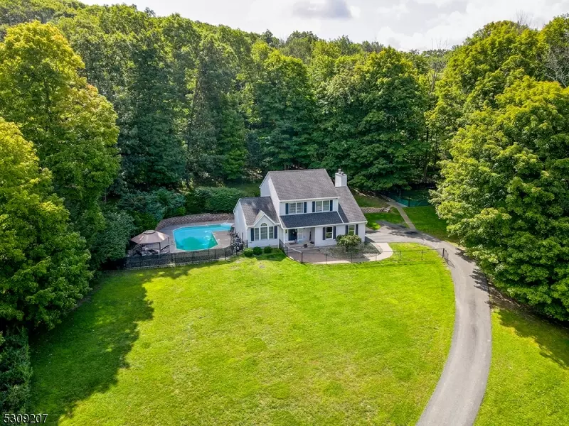 8 Maple Pl, Hopatcong Boro, NJ 07821