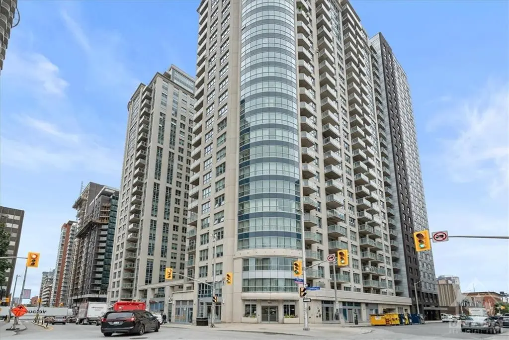 195 BESSERER ST #1806, Ottawa, ON K1N 0B6