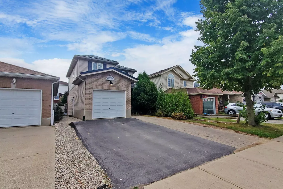 Guelph, ON N1G 5B4,109 Doyle DR #Upper