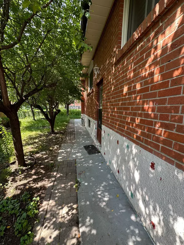 Toronto W05, ON M3N 1V2,45 Wheelwright CRES #BSMT