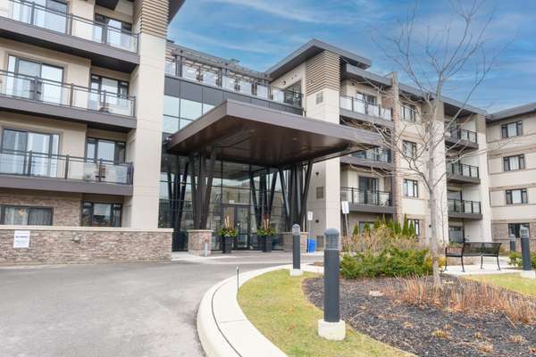 Oakville, ON L6K 2W5,128 Garden DR #204