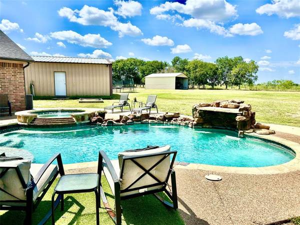 10486 Pheasant Run,  Justin,  TX 76247