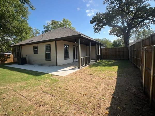 Bonham, TX 75418,303 Henderson Street