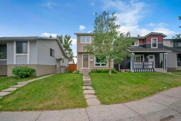 Calgary, AB T3J1Y6,168 Castlegreen Close NE