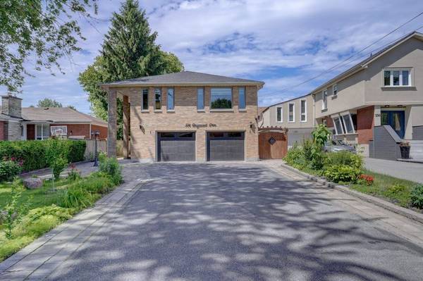 554 Rougemount DR, Pickering, ON L1W 2C2