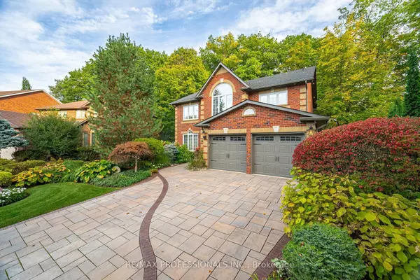 Brampton, ON L6Z 3K7,10 Grand Oaks CT