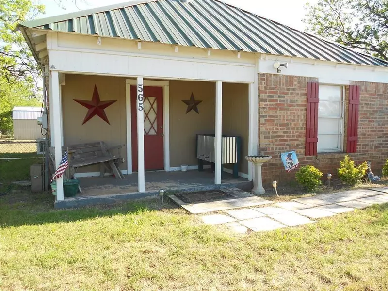 565 Main Street, Lawn, TX 79530