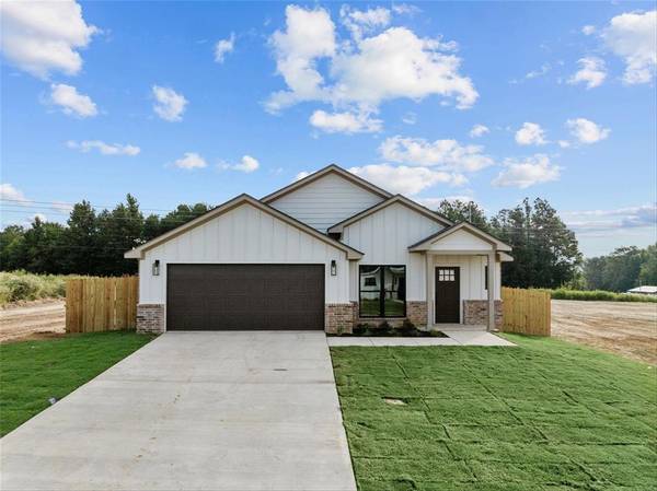 17426 Crossing Circle,  Lindale,  TX 75771