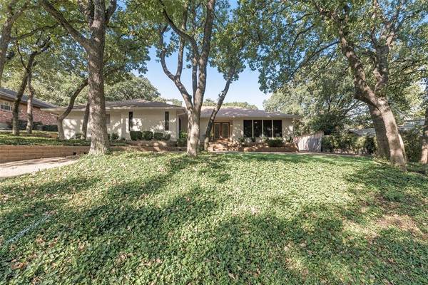 2206 Coolidge Drive, Arlington, TX 76011