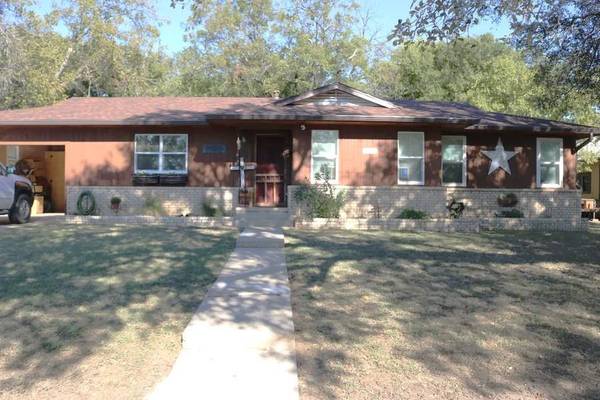 1108 Lynch Street, Goldthwaite, TX 76844