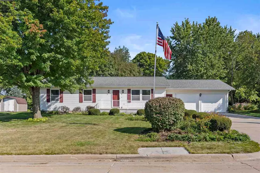 213 J Ave, Kalona, IA 52247