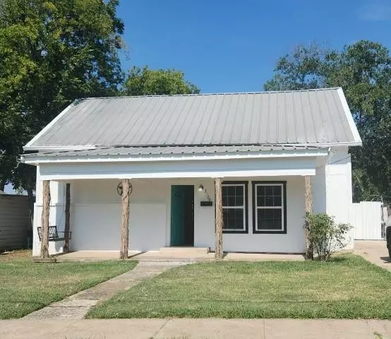 3120 Forest Avenue, Fort Worth, TX 76112