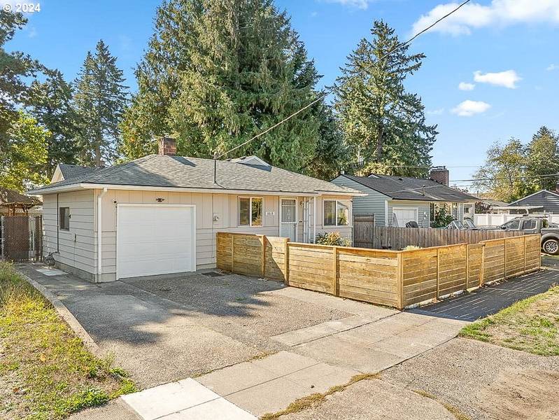 8618 NE THOMPSON ST, Portland, OR 97220