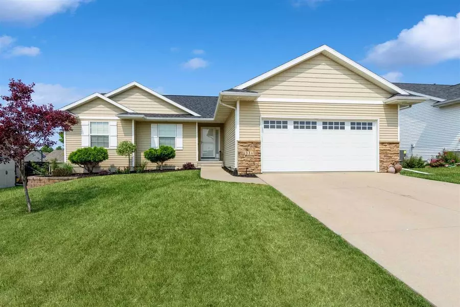 334 Raleigh Ln, Marion, IA 52302