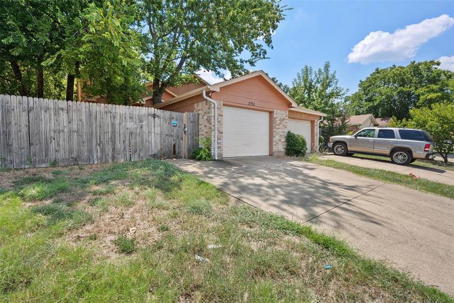 2701 Woodmont Trail, Fort Worth, TX 76133